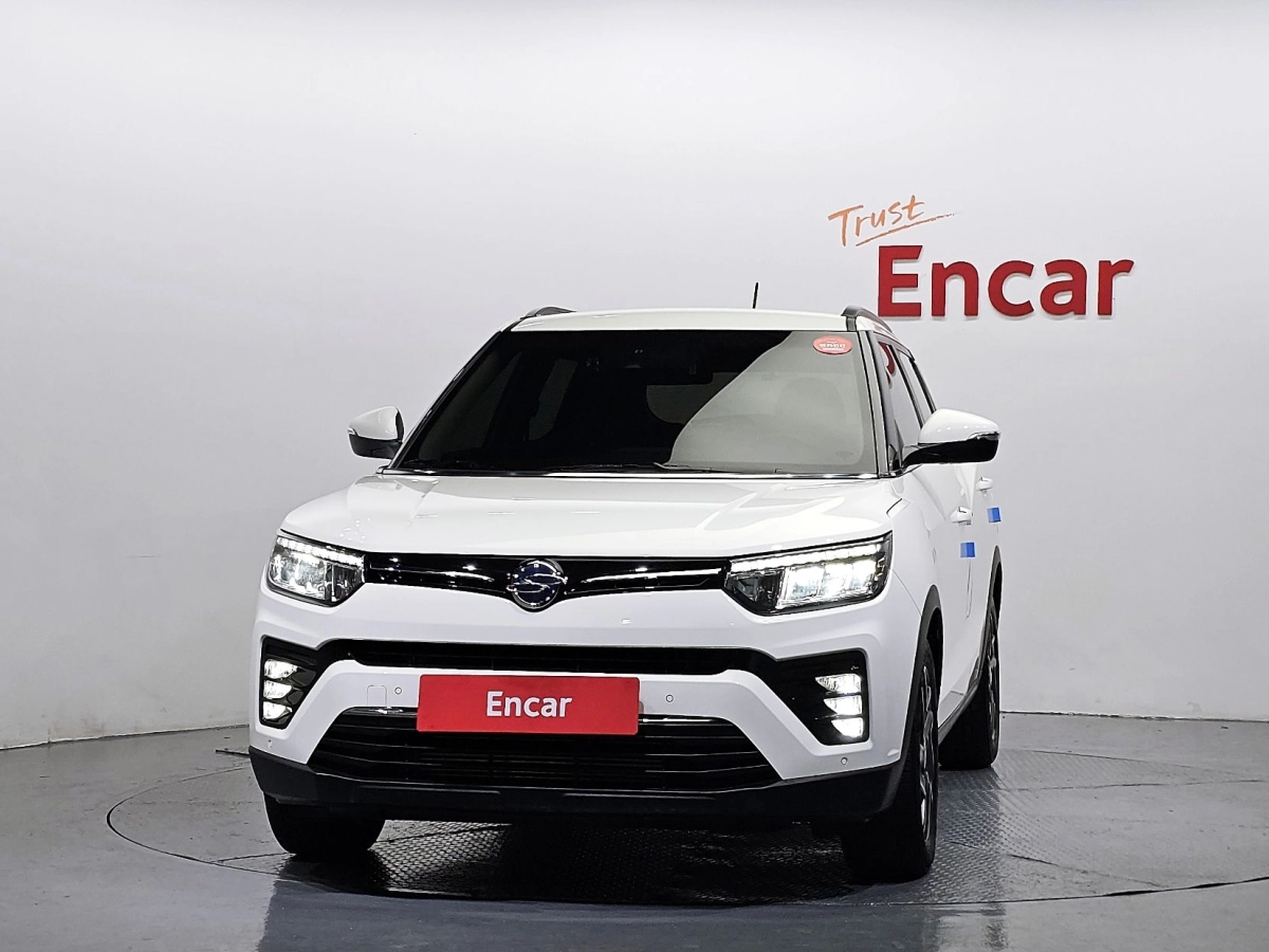 SSANGYONG TIVOLI VERY NEW