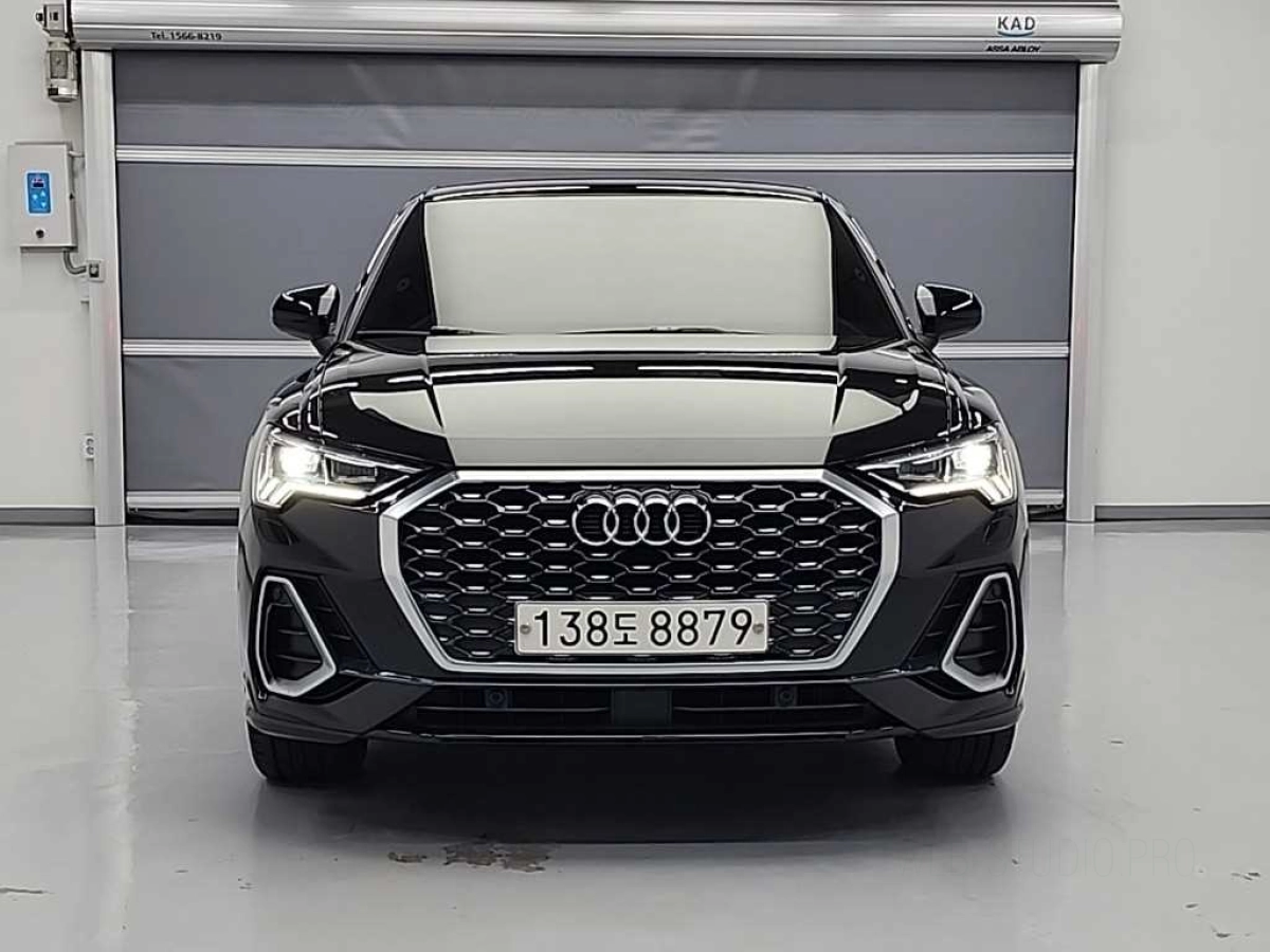 AUDI Q3 F3