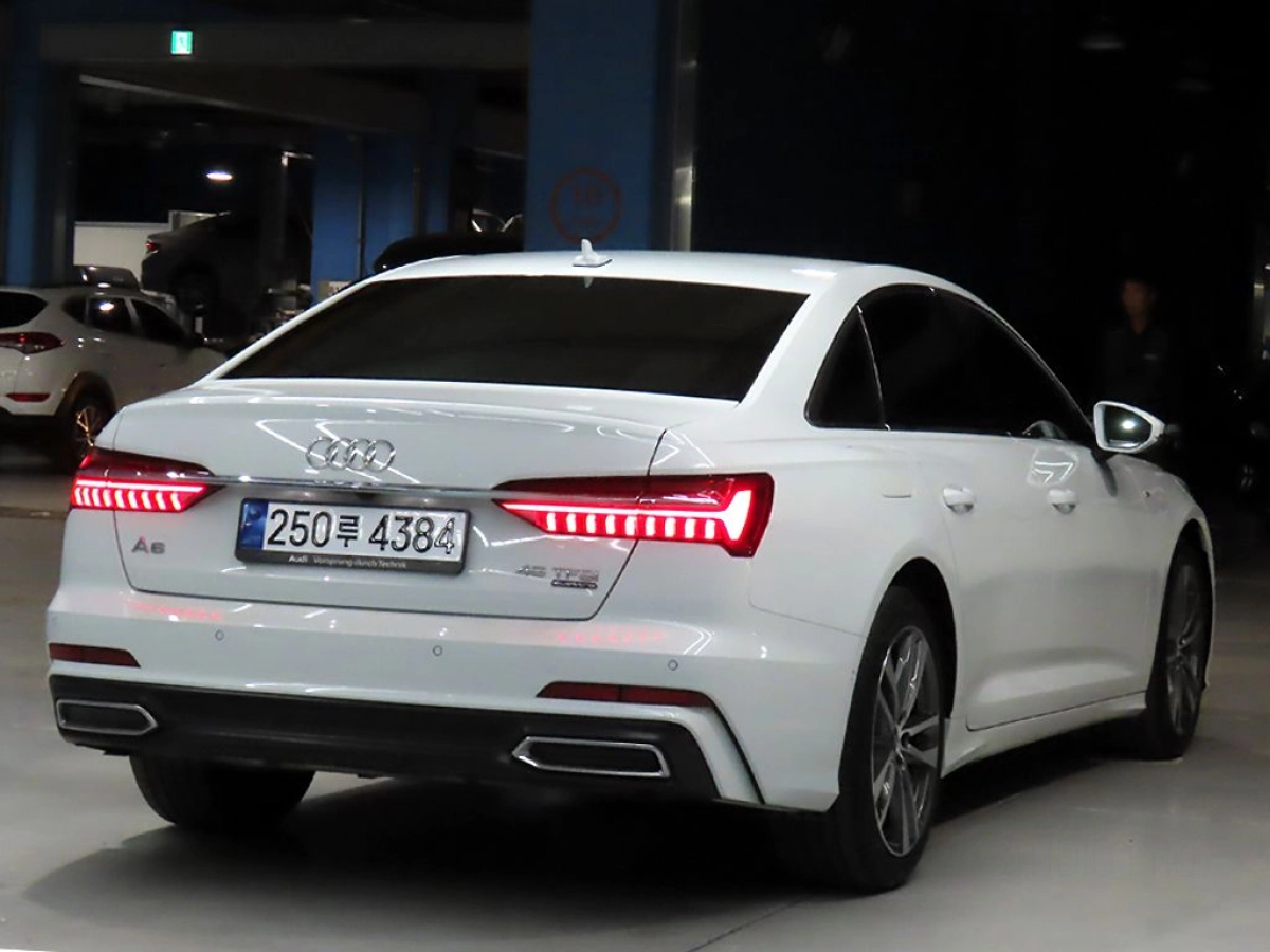 AUDI A6 C8