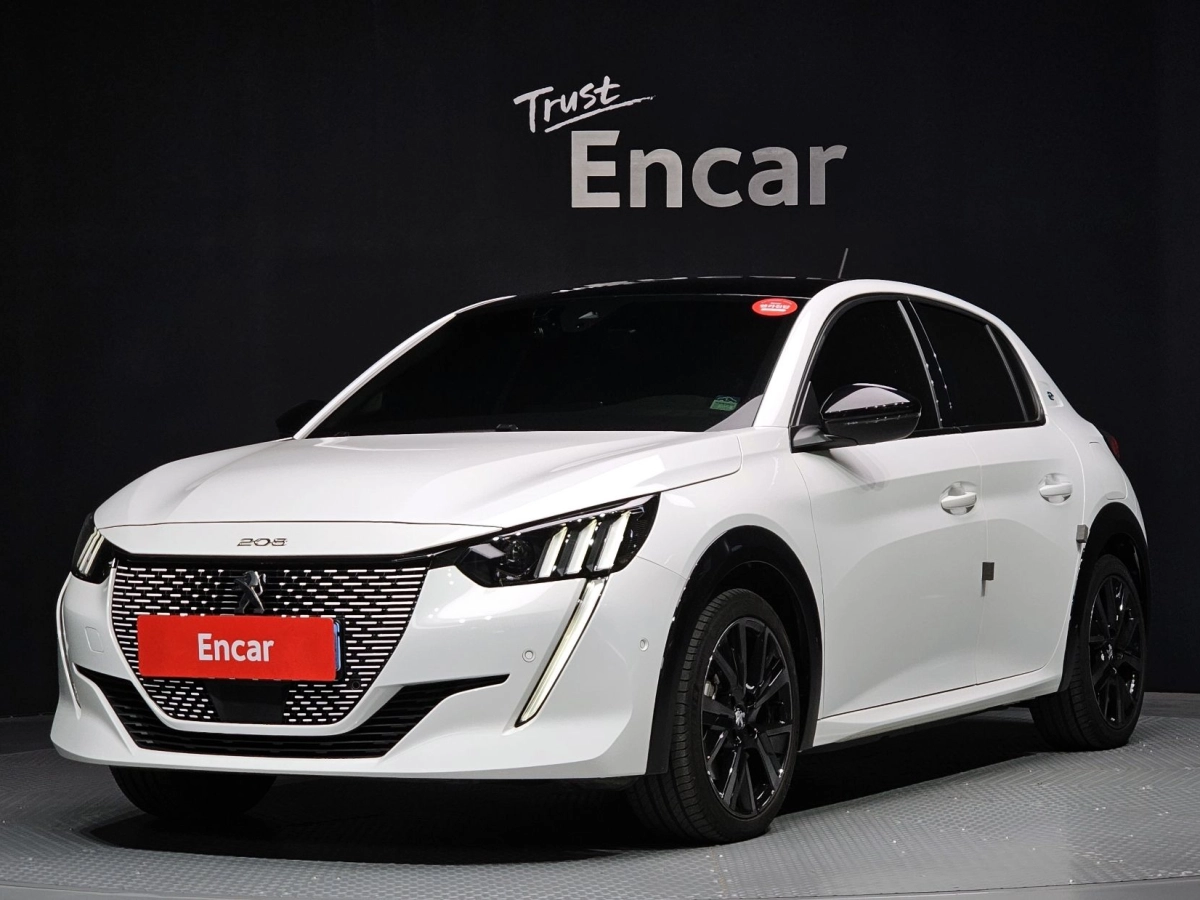 PEUGEOT E-208  2023
