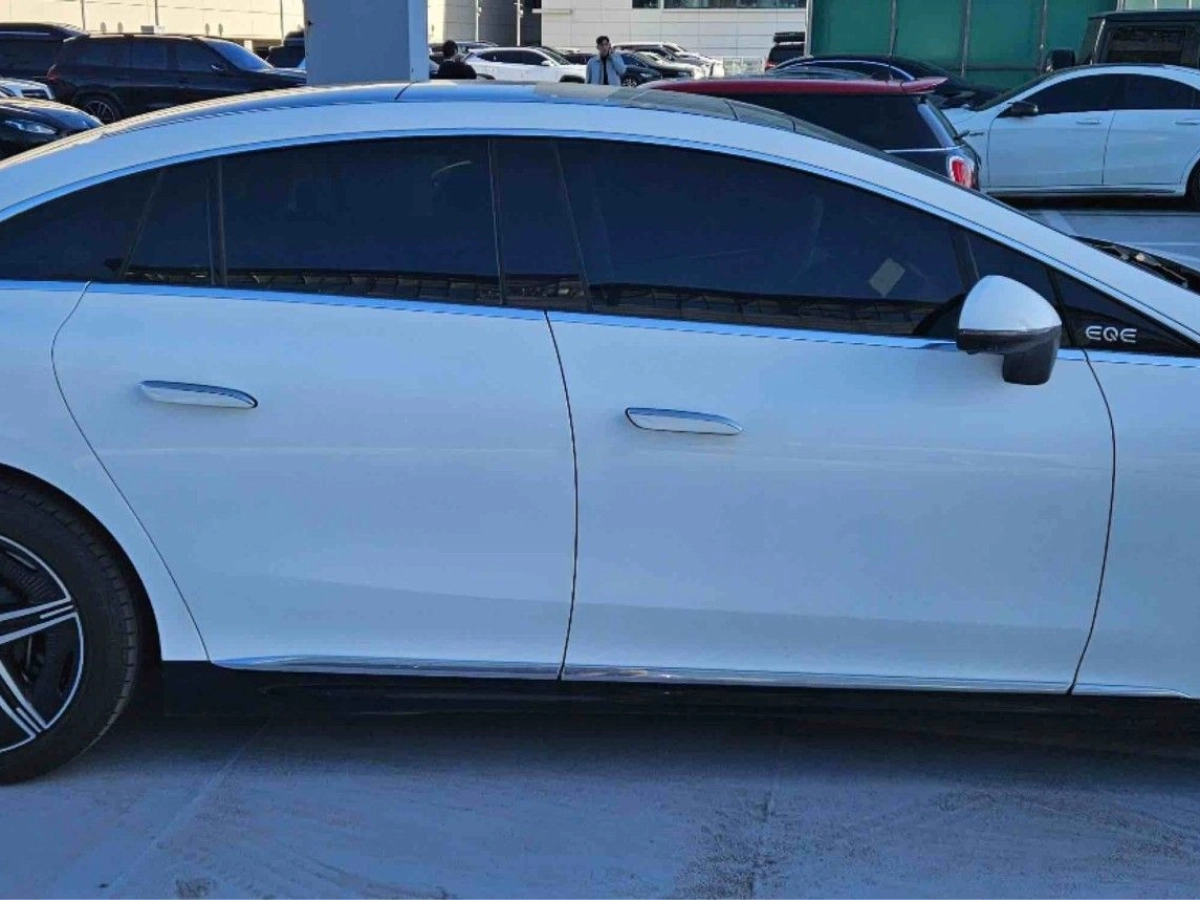 MERCEDES BENZ EQE V295