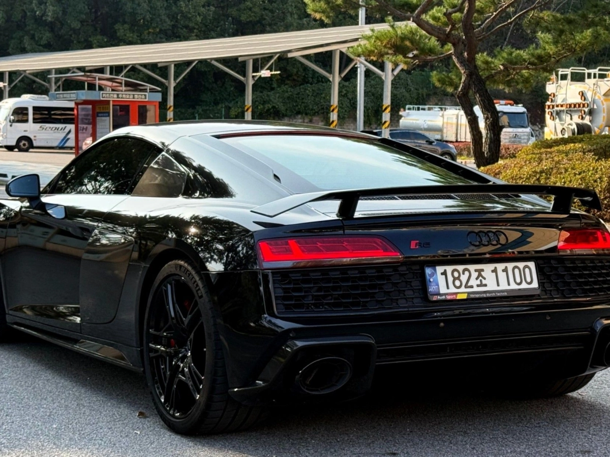 AUDI R8 4S