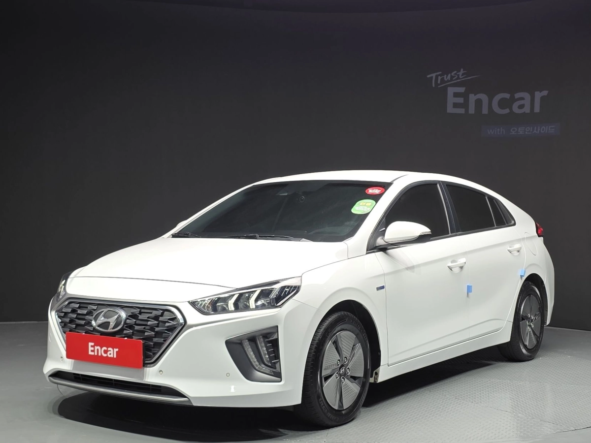 HYUNDAI IONIQ HYBRID