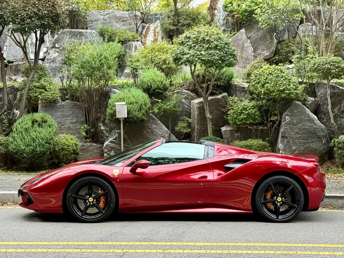 FERRARI 488 SPIDER