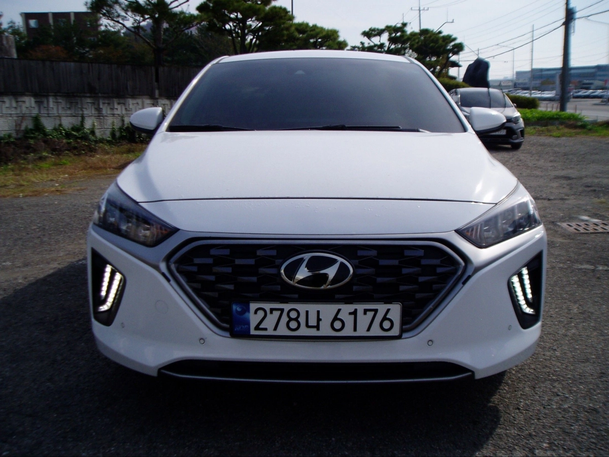 HYUNDAI IONIQ HYBRID