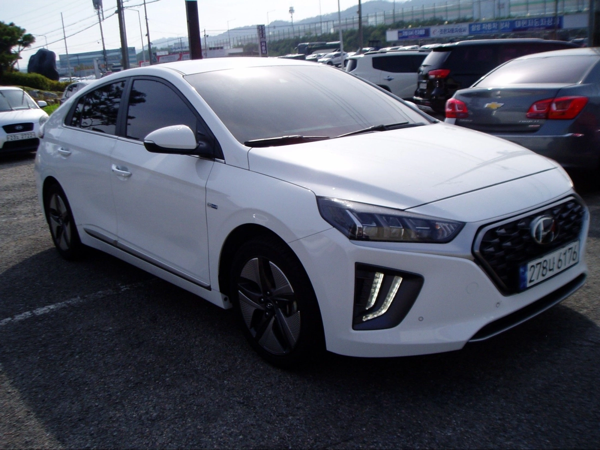 HYUNDAI IONIQ HYBRID