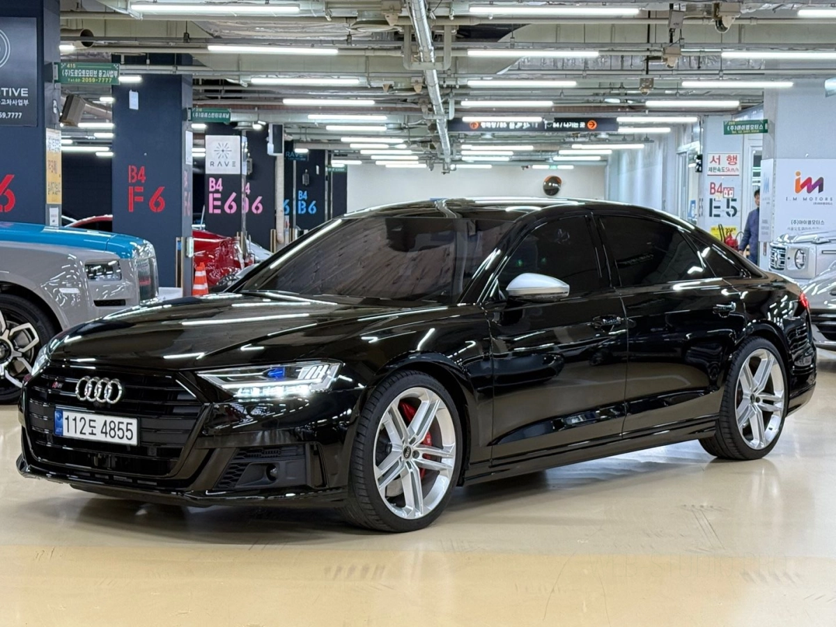 AUDI S8 D5  2021