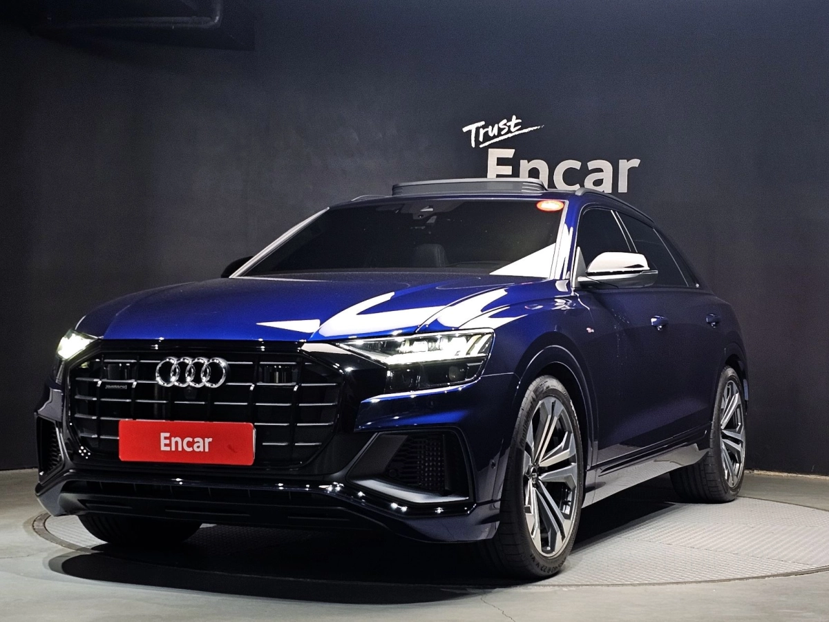 AUDI Q8 4M