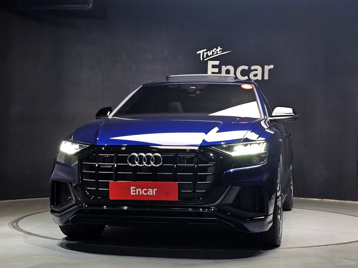 AUDI Q8 4M