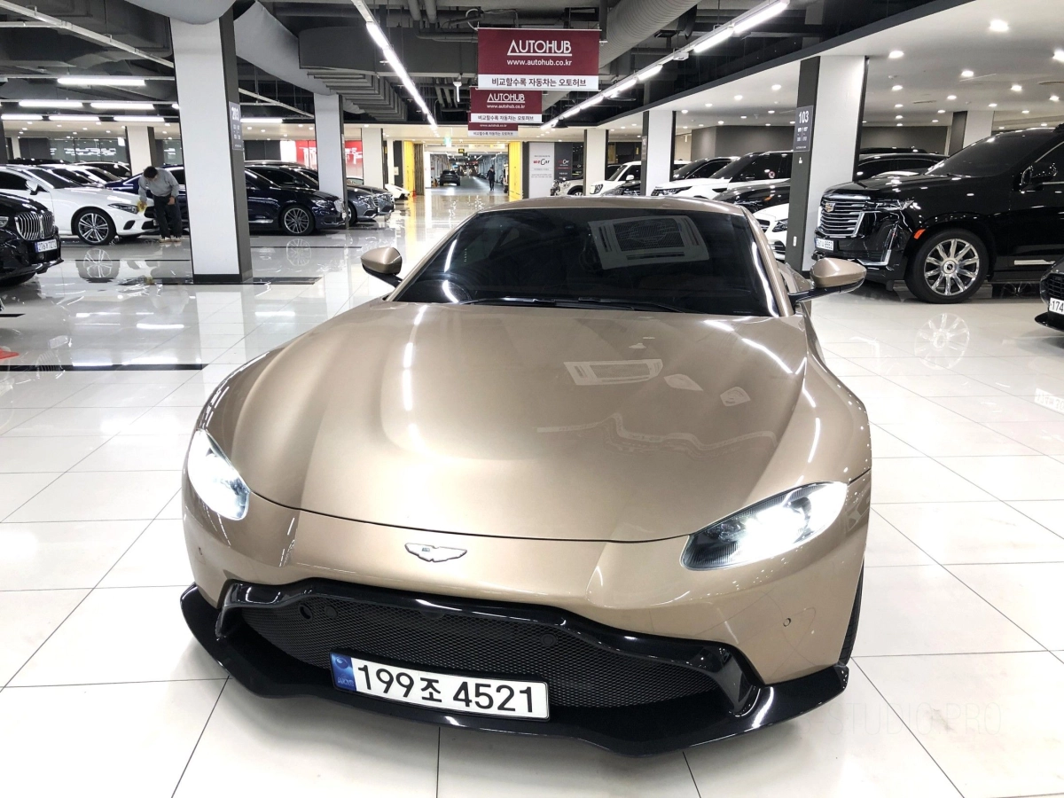 ASTON MARTIN VANTAGE  2019