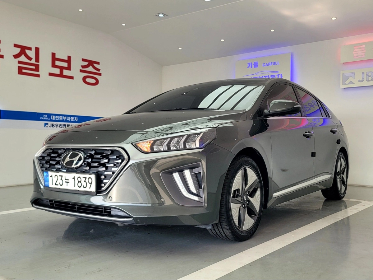 HYUNDAI IONIQ HYBRID