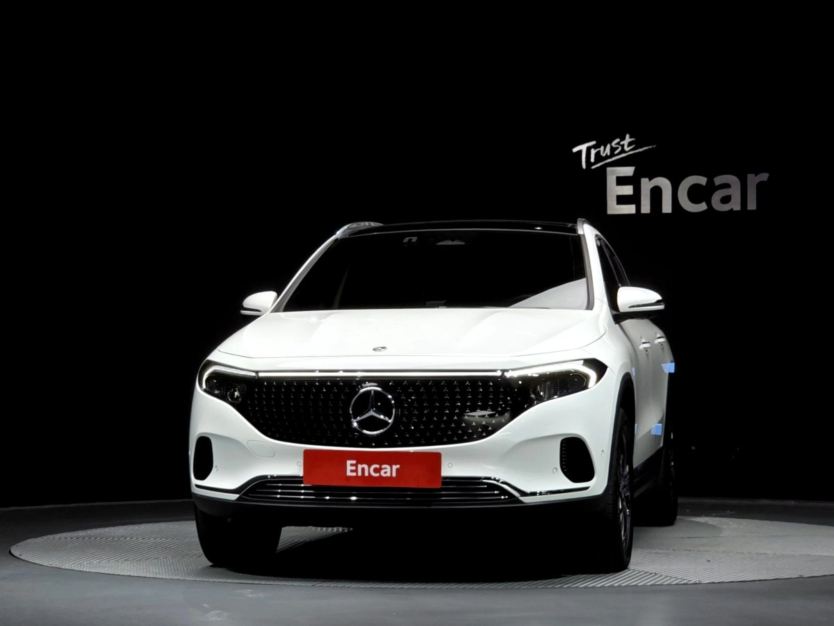 MERCEDES BENZ EQA H243