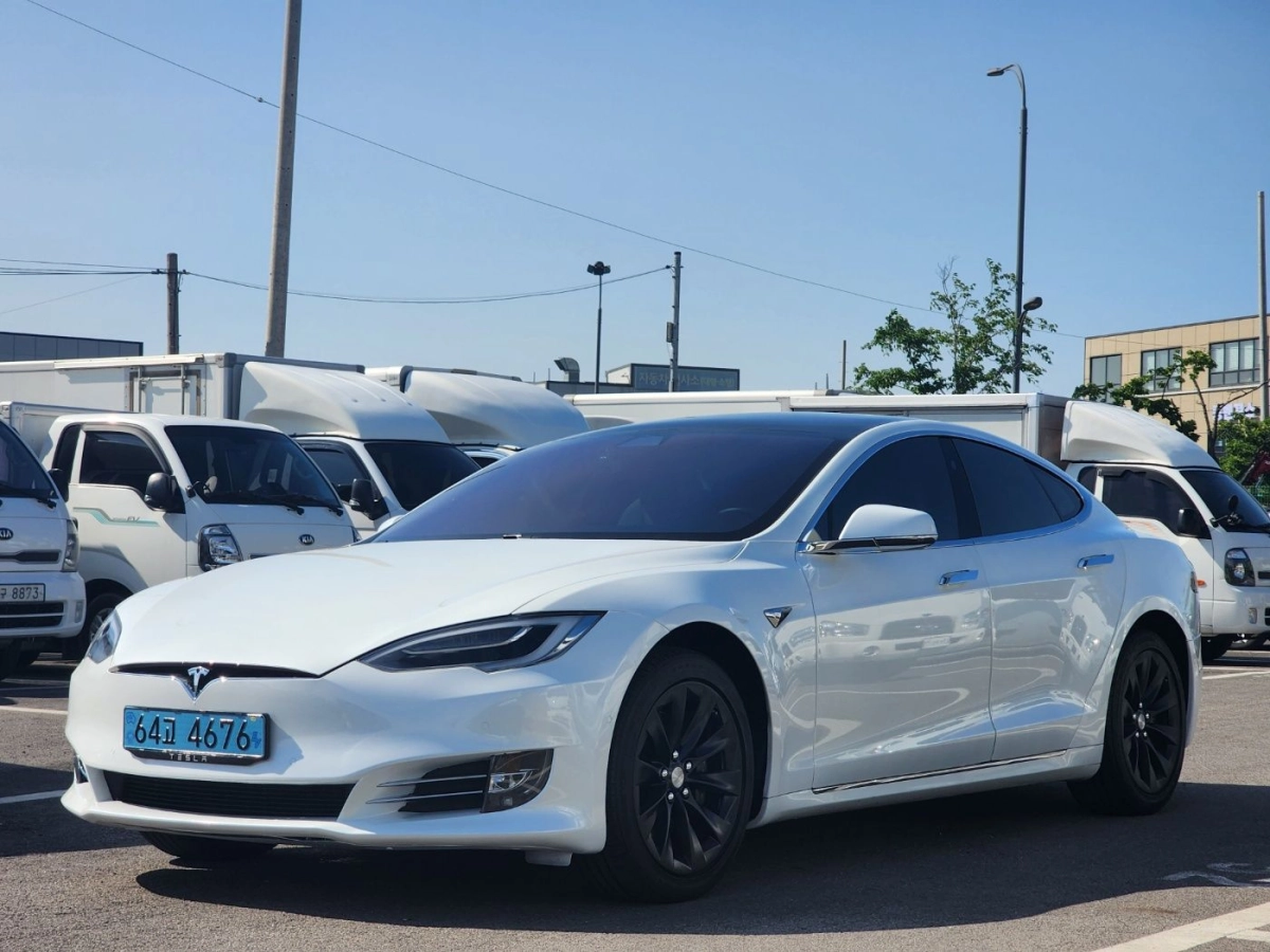 TESLA MODEL S