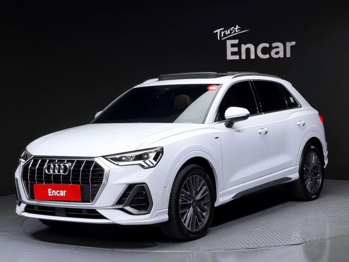 AUDI Q3 F3