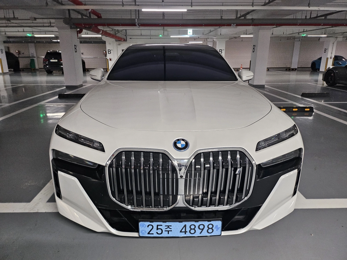 BMW I7 G70