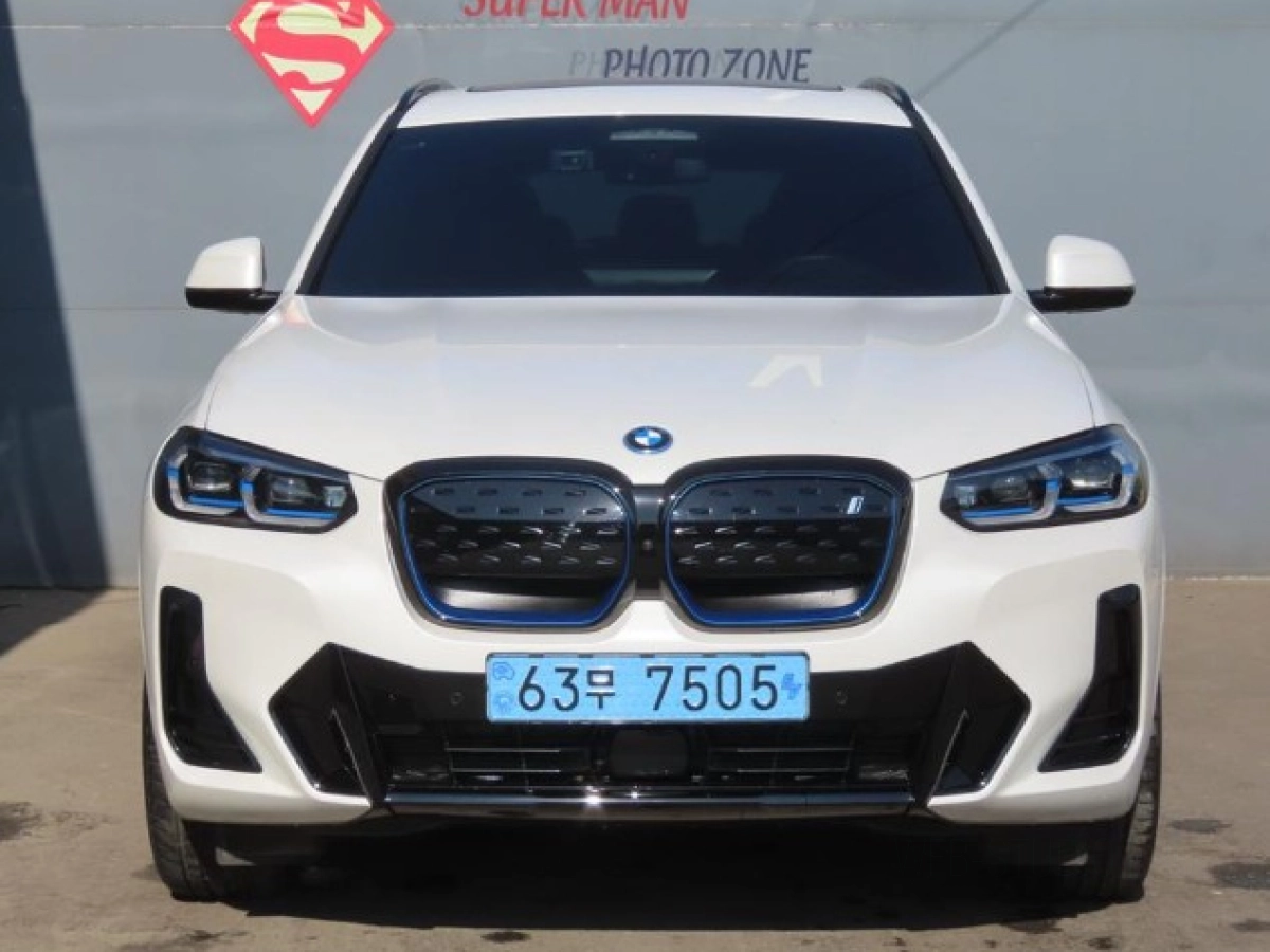 BMW IX3