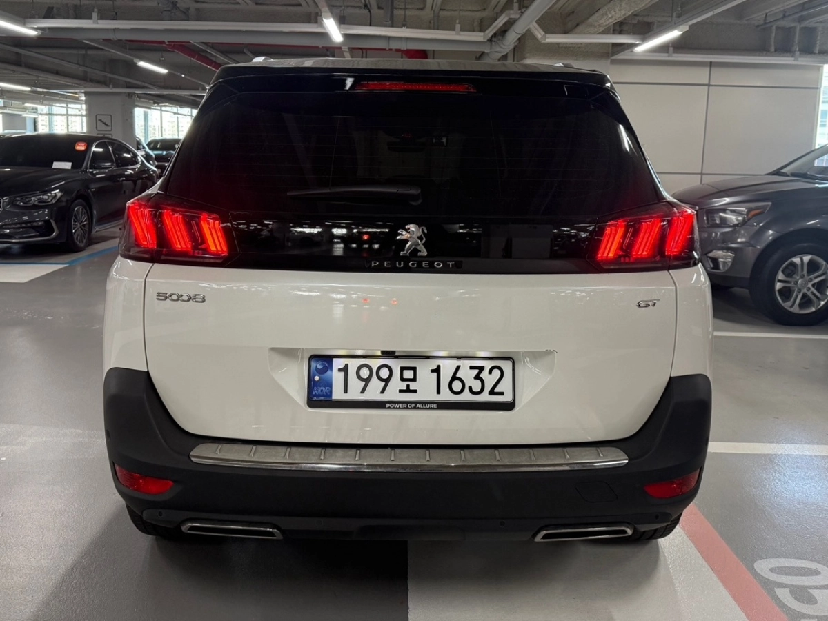 PEUGEOT 5008