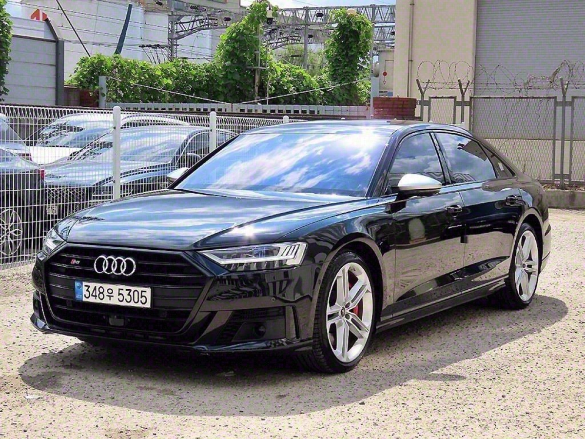 AUDI S8 D5  2021