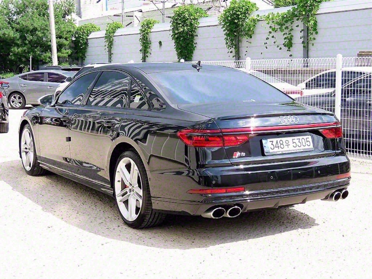 AUDI S8 D5