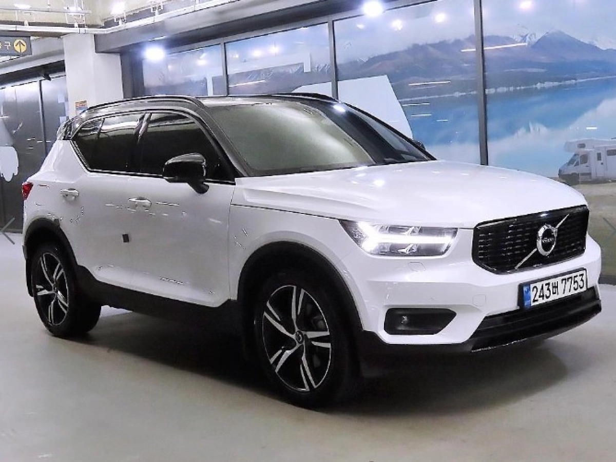 VOLVO XC40  2021