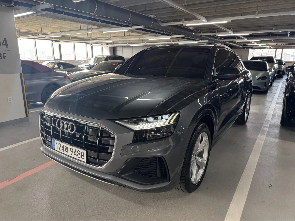 AUDI Q8 4M  2023