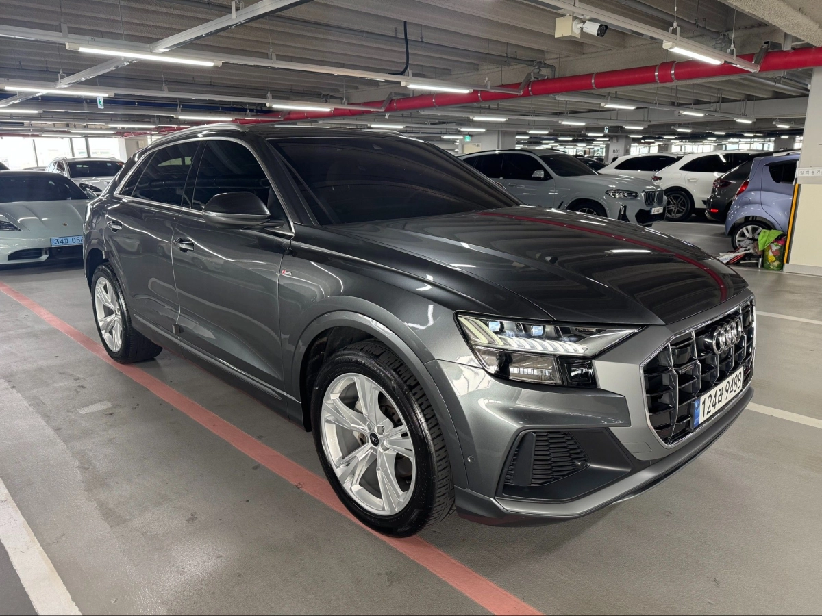 AUDI Q8 4M