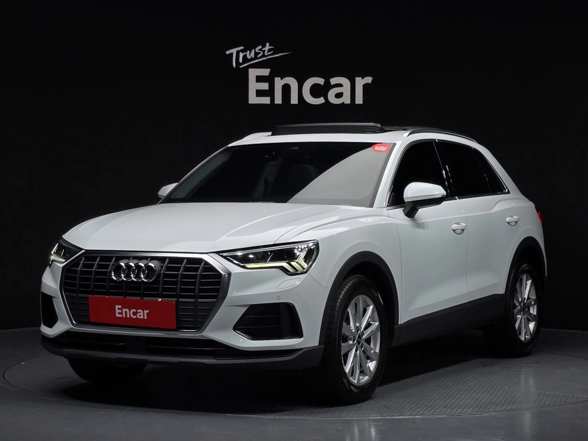 AUDI Q3 F3