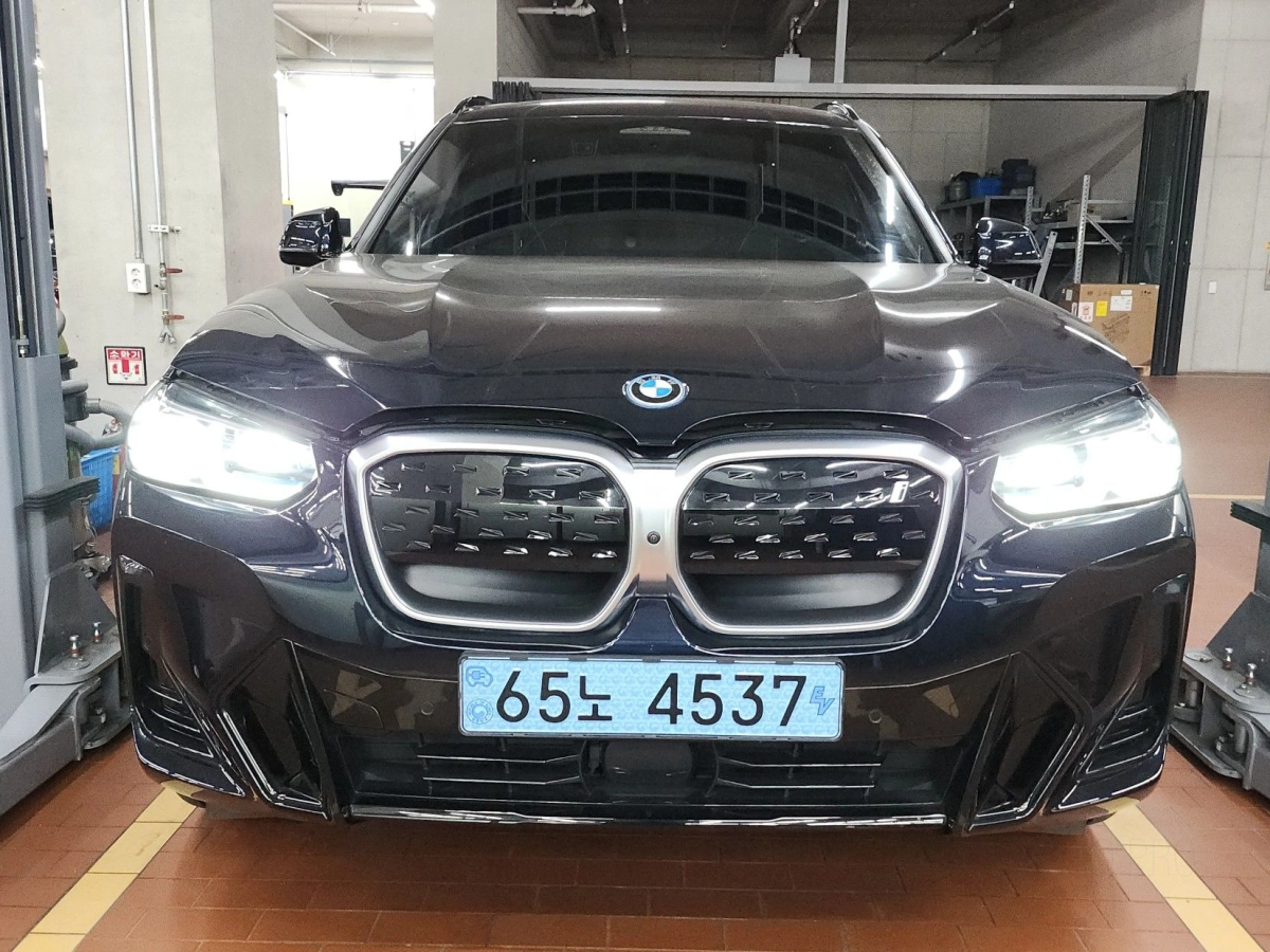 BMW IX3