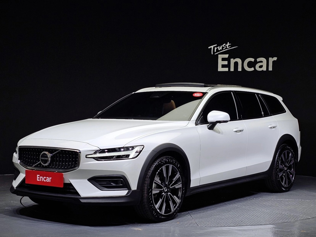 VOLVO V60 CROSS COUNTRY 2024