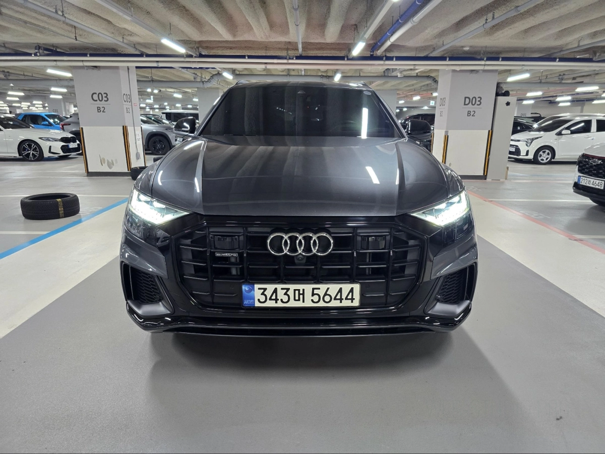 AUDI Q8 4M