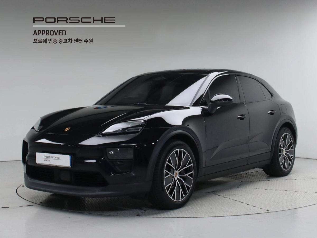 PORSCHE MACAN EV