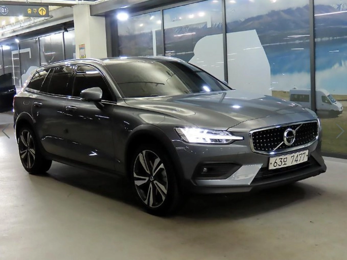 VOLVO V60 CROSS COUNTRY