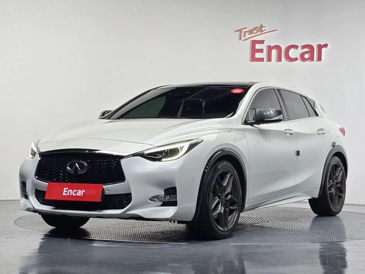 INFINITI Q30