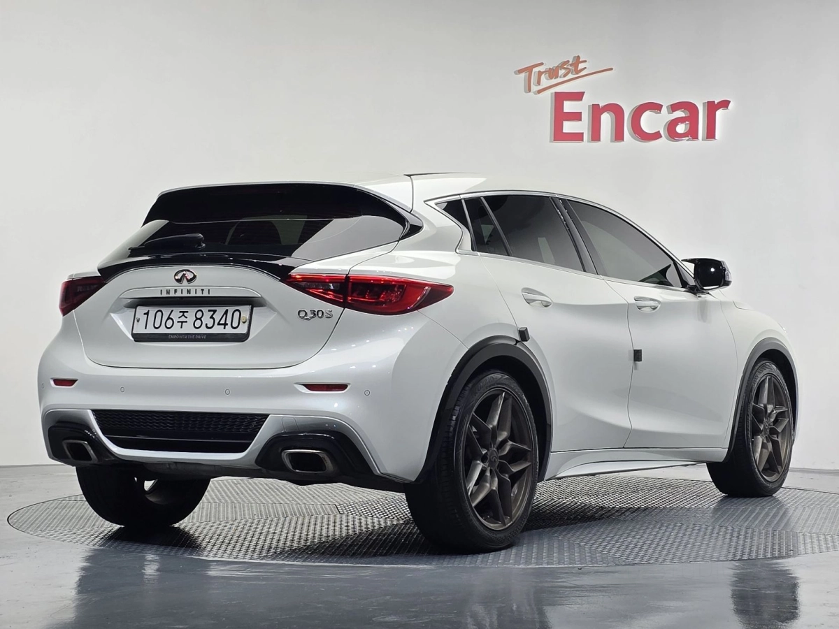 INFINITI Q30