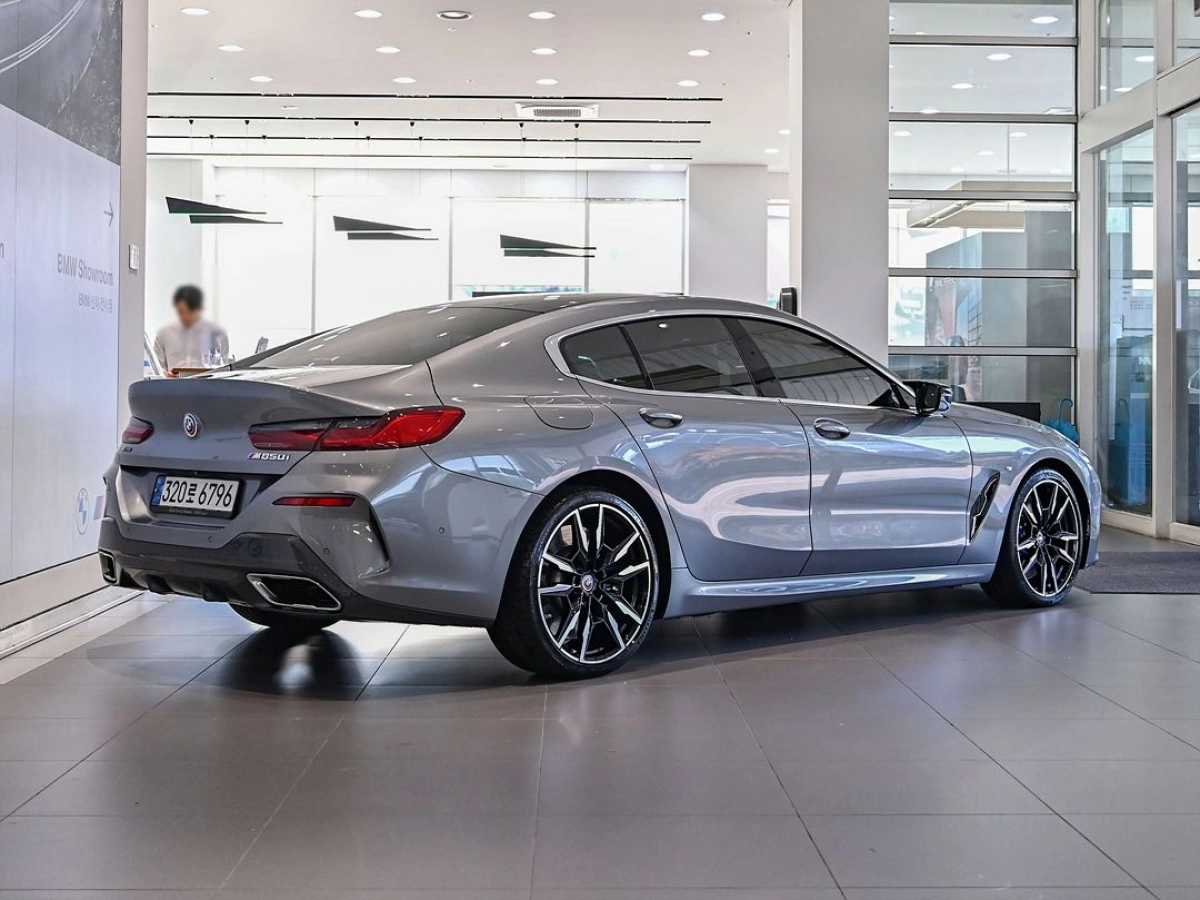 BMW 8-SERIES G15