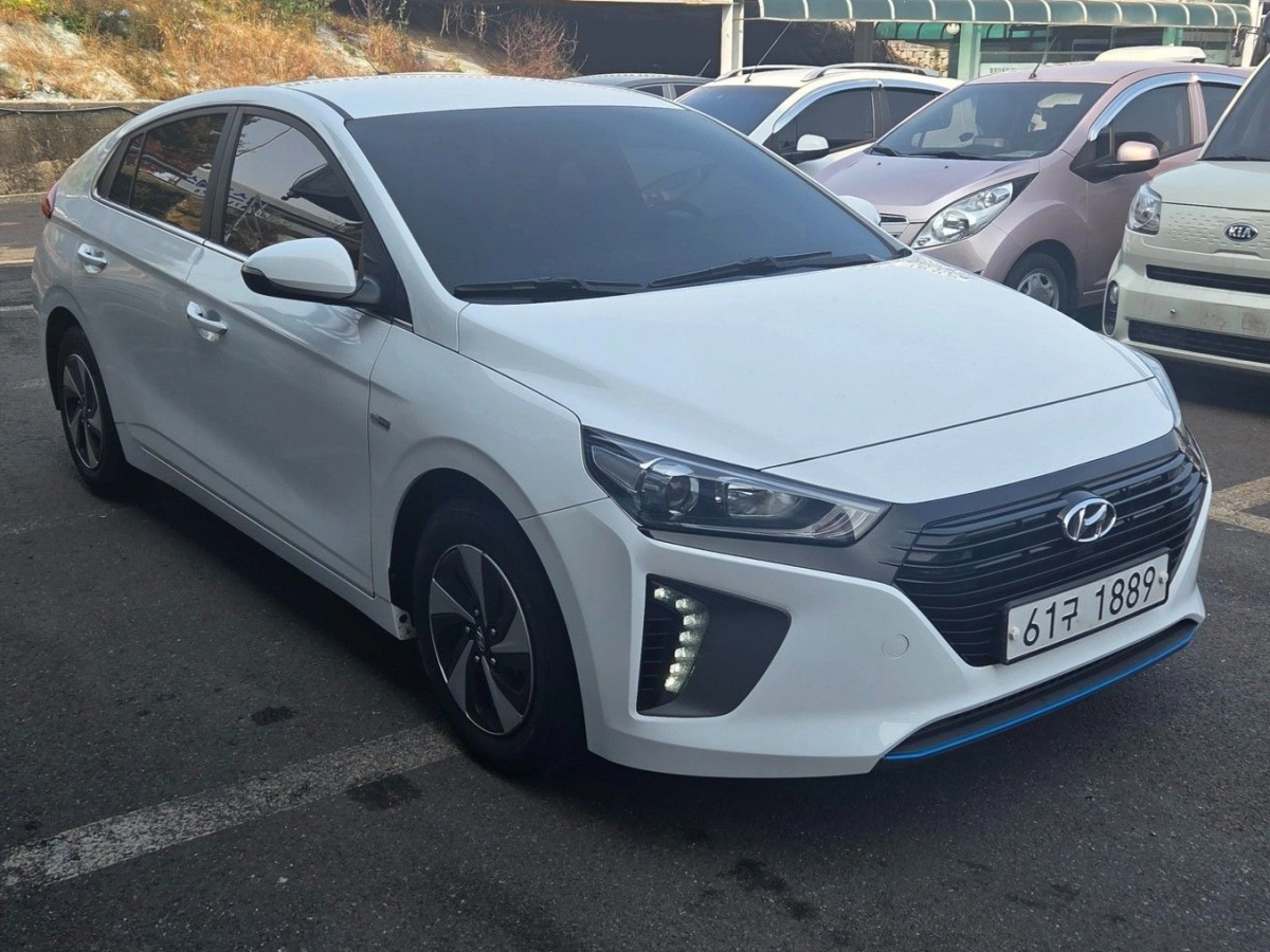 HYUNDAI IONIQ HYBRID  2019