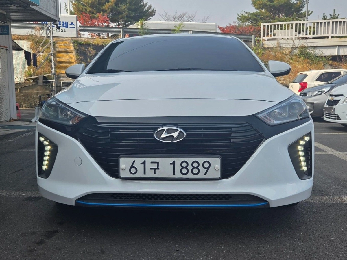 HYUNDAI IONIQ HYBRID