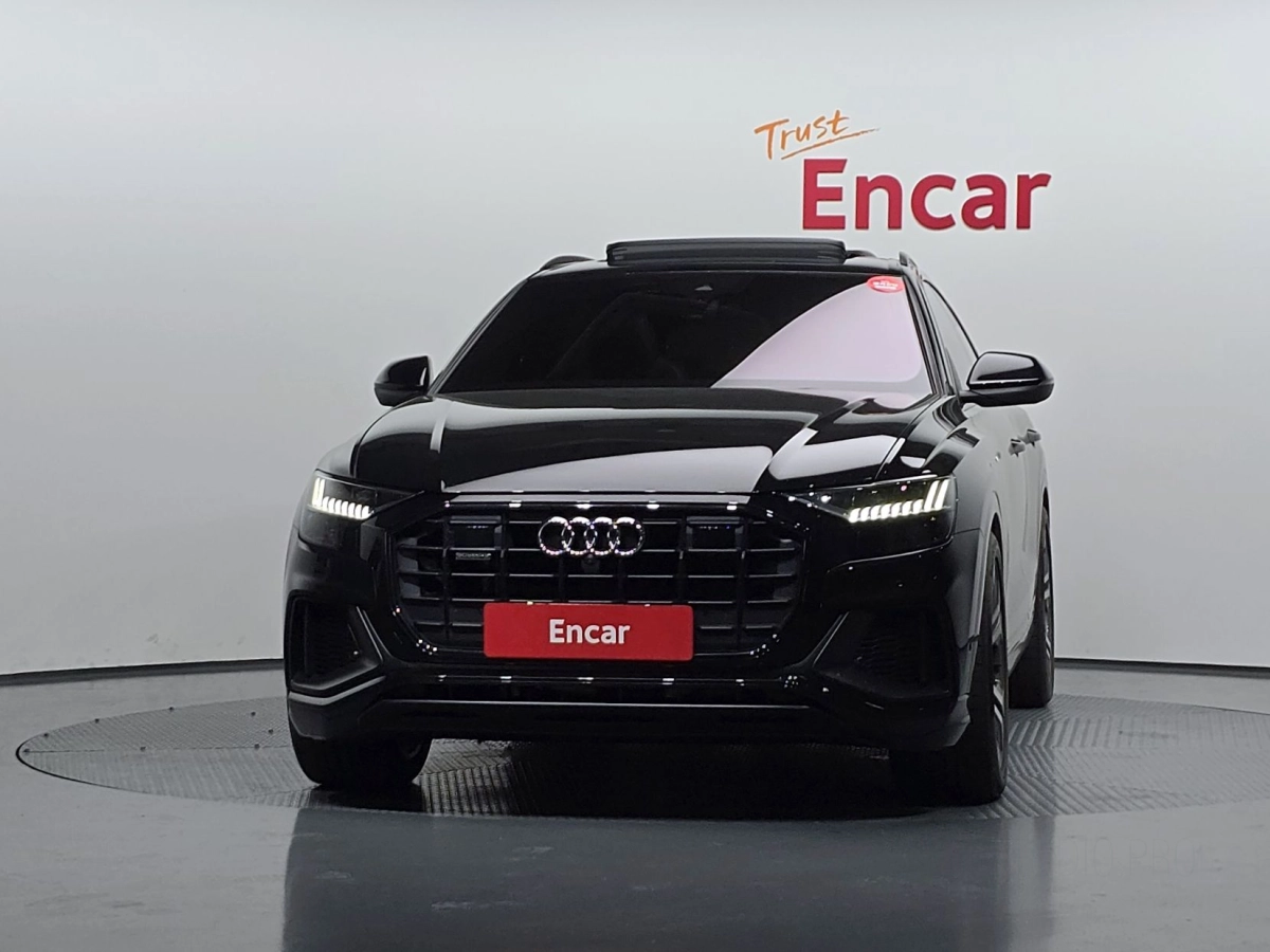 AUDI Q8 4M