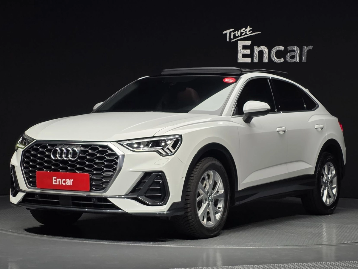 AUDI Q3 F3