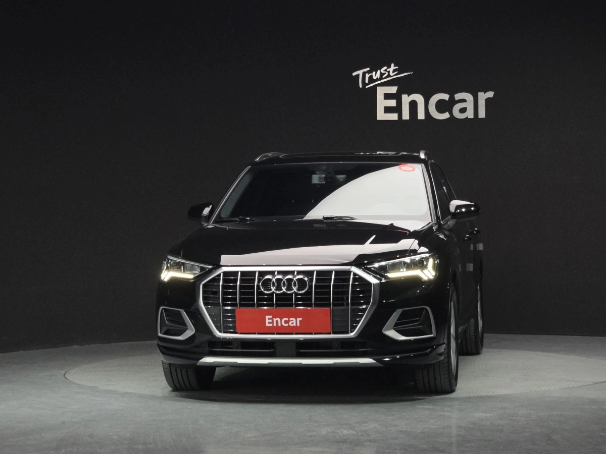 AUDI Q3 F3