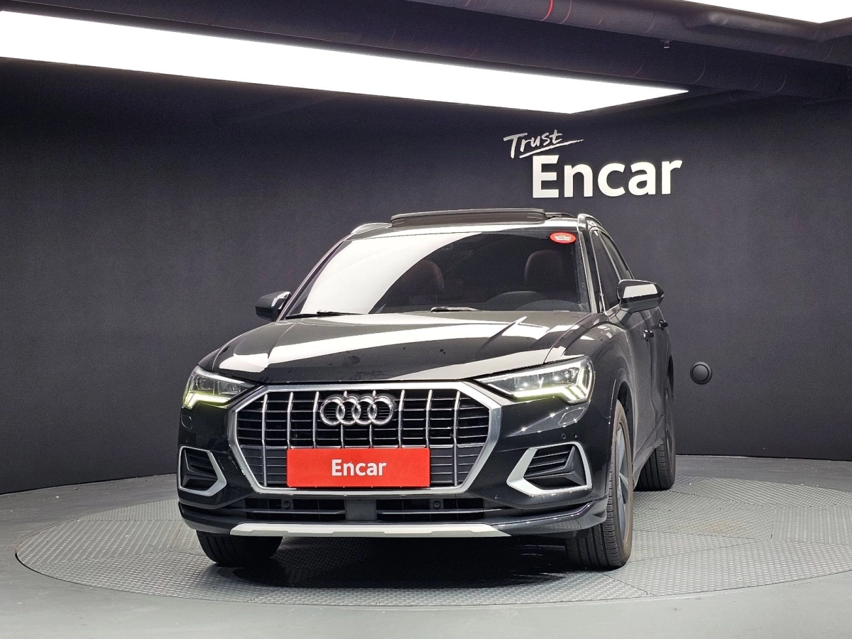 AUDI Q3 F3