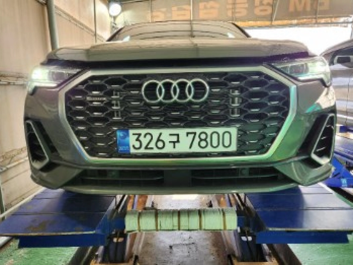 AUDI Q3 F3