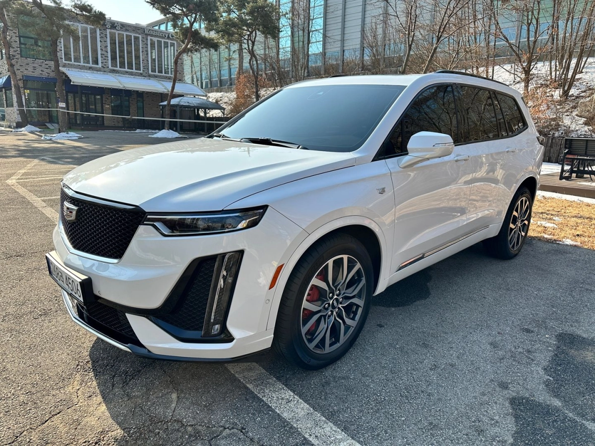 CADILLAC XT6