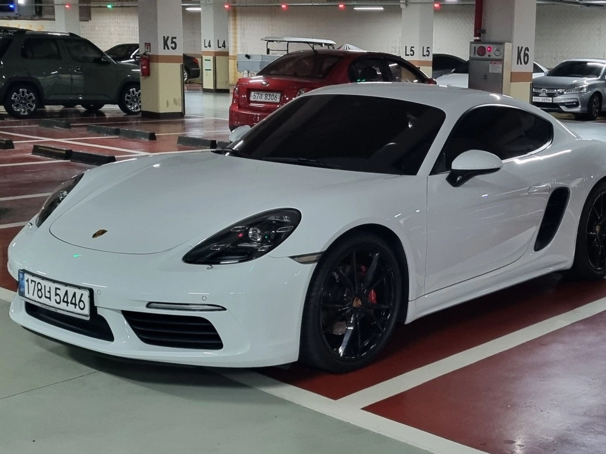PORSCHE 718 CAYMAN