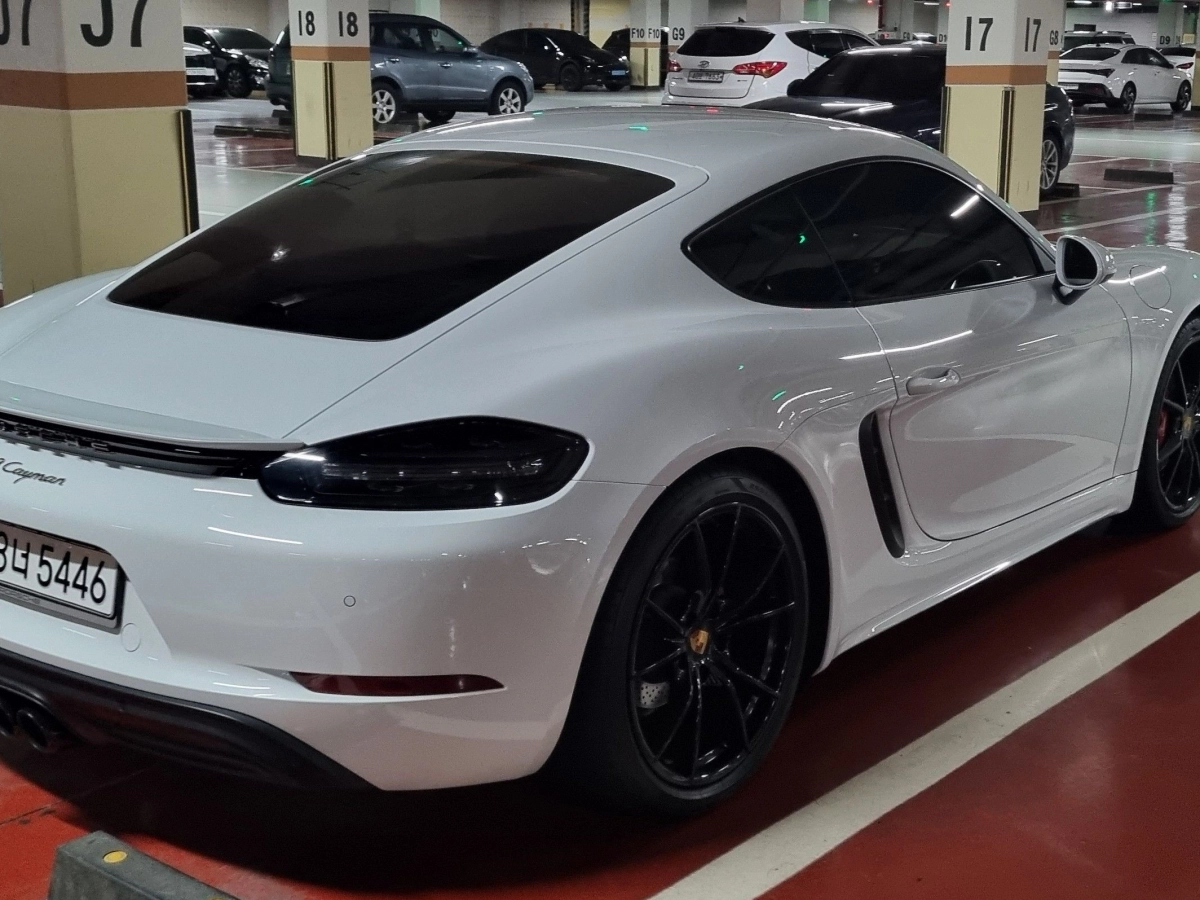 PORSCHE 718 CAYMAN