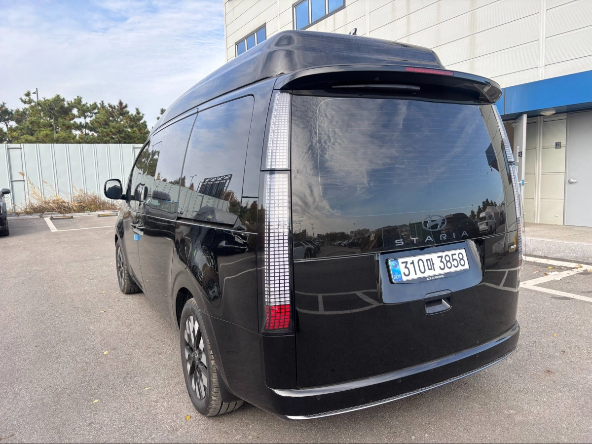 HYUNDAI STARIA