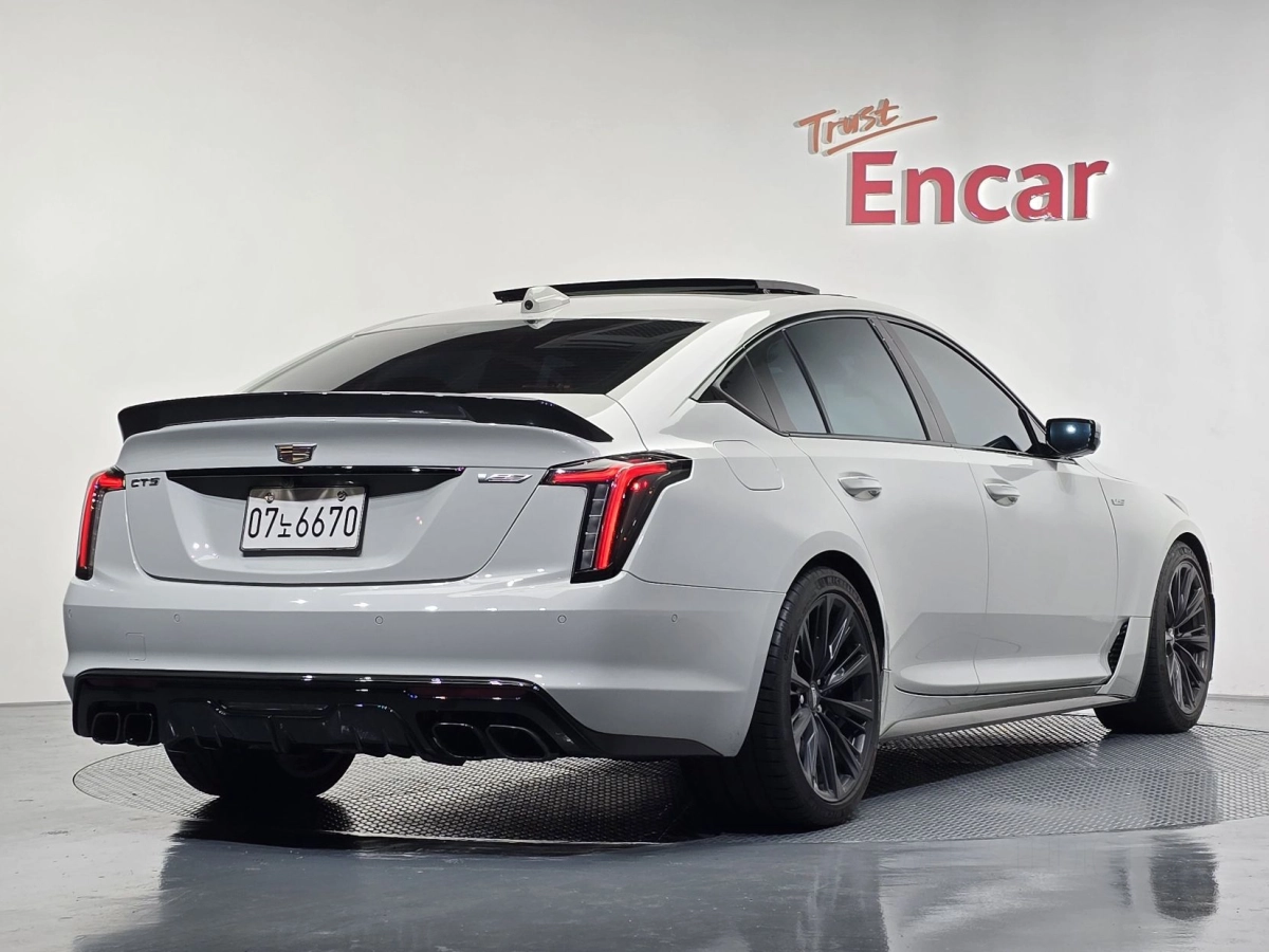 CADILLAC CT5-V