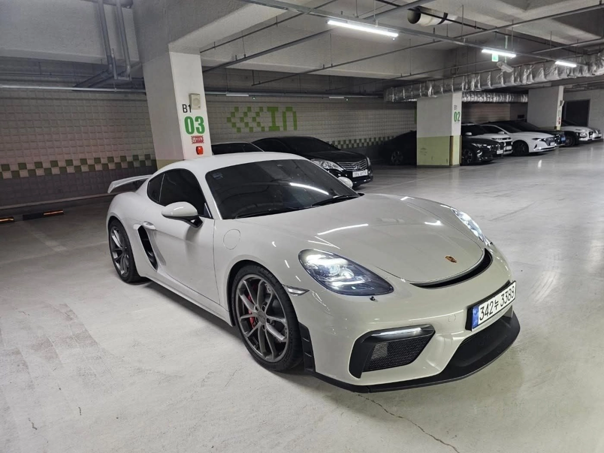 PORSCHE 718 CAYMAN