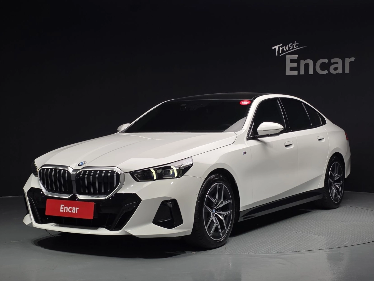 BMW 5-SERIES G60 2025