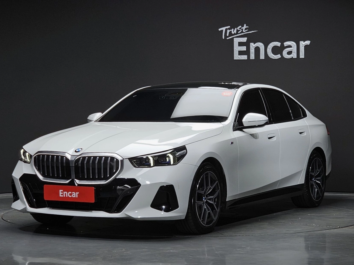 BMW 5-SERIES G60 2025